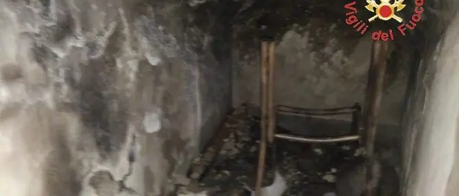 Incendio nella chiesa di Roccelletta di Borgia, non si esclude la pista dolosa