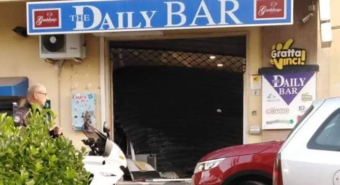 Castrolibero, assalto al bar tabacchi. Ladri messi in fuga dai carabinieri