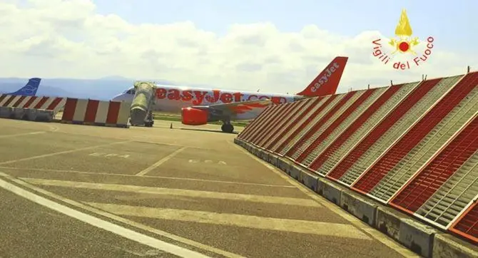 Paura sul volo Lamezia-Malpensa, stormo di uccelli manda il motore in avaria