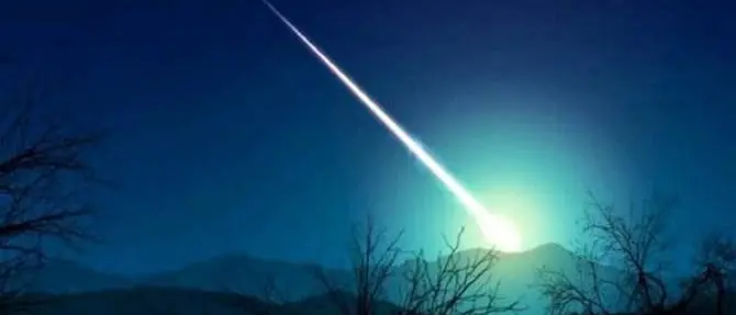 Spettacolare meteorite illumina i cieli della Calabria