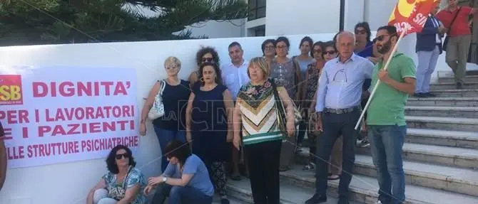 Strutture psichiatriche, lavoratori senza stipendi da otto mesi