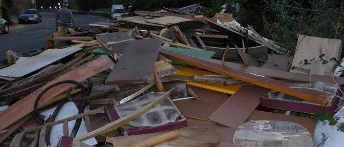 Cuocevano il pane con i rifiuti, sequestrato un forno a Cosenza