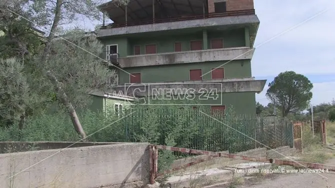 Torano, il caso Villa Rosa: monumento allo spreco calabrese