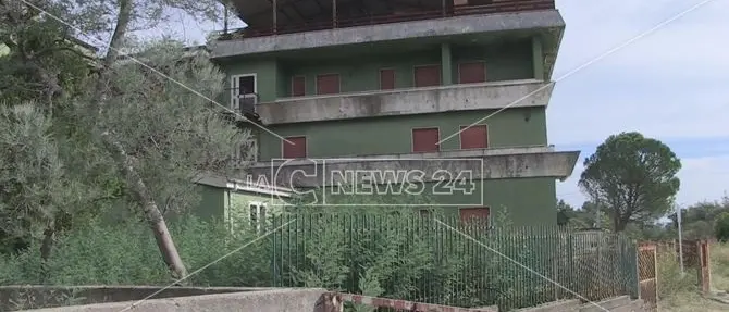 Torano, il caso Villa Rosa: monumento allo spreco calabrese