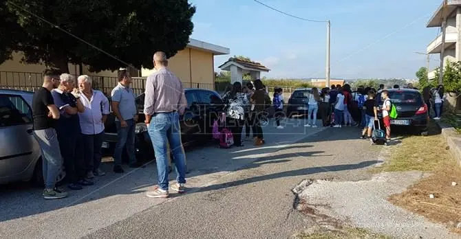 Classe trasferita, genitori in protesta a Pannaconi