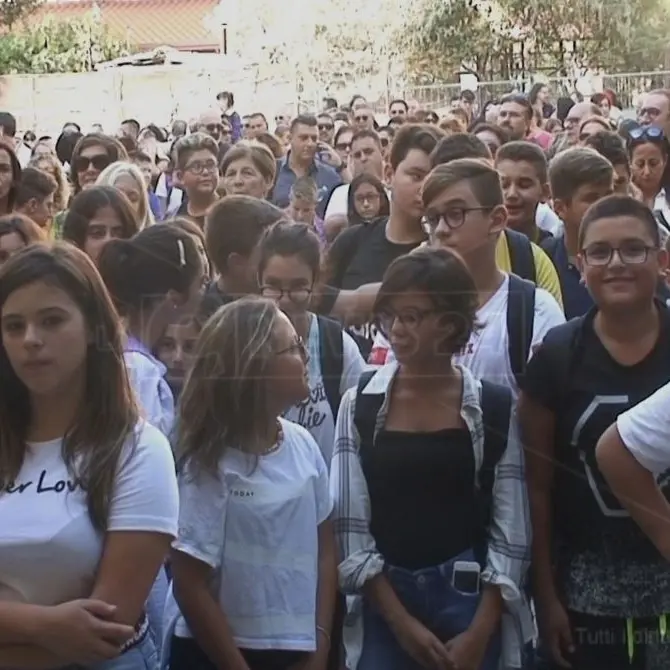 Catanzaro, si torna a scuola: le emozioni di studenti e genitori