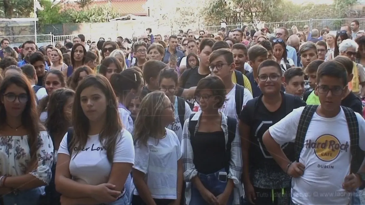 Catanzaro, si torna a scuola: le emozioni di studenti e genitori