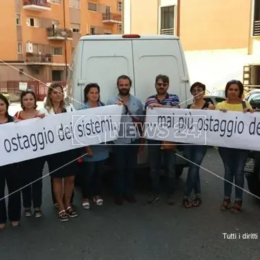 Scuole, ancora ritardi nell'assegnazione dei docenti: nuovo sit-in a Cosenza