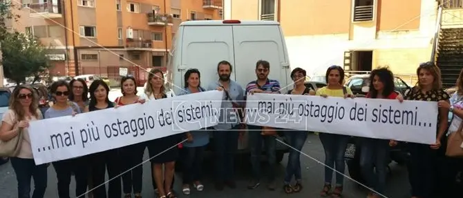 Scuole, ancora ritardi nell'assegnazione dei docenti: nuovo sit-in a Cosenza