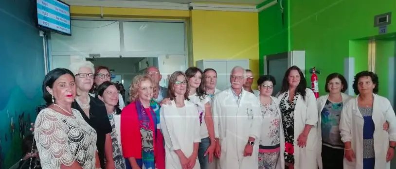 Scuola in corsia, l'assessore regionale all'istruzione all'ospedale di Catanzaro