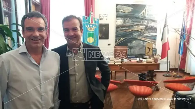 Roberto e Mario Occhiuto insieme a Palazzo dei Bruzi, ma la politica non c'entra