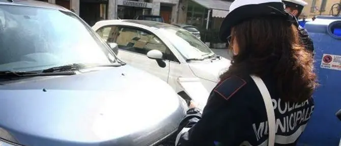 False multe per vendicarsi, interdetta vigilessa