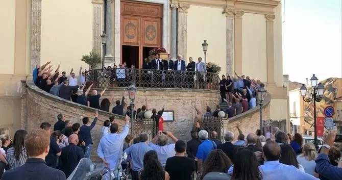 Funerali con saluto fascista, digos e Procura indagano sull'episodio