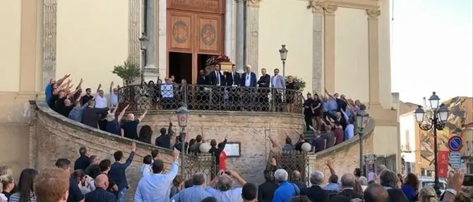 Funerali con saluto fascista, digos e Procura indagano sull'episodio