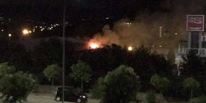 Cosenza, in fiamme il tetto della piscina di Campagnano