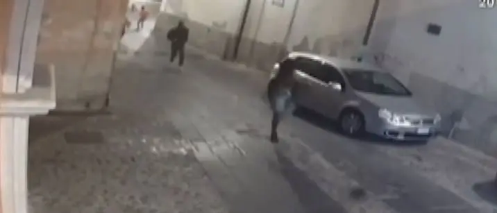 Rapinarono una tabaccheria con un’ascia: arrestati i Bonnie e Clyde crotonesi