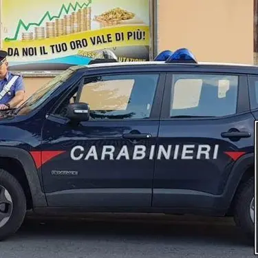 Adesca vittime e le ricatta con foto hot, arrestato