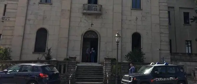 Girifalco, blitz dei carabinieri nella struttura sanitaria: scattano due denunce