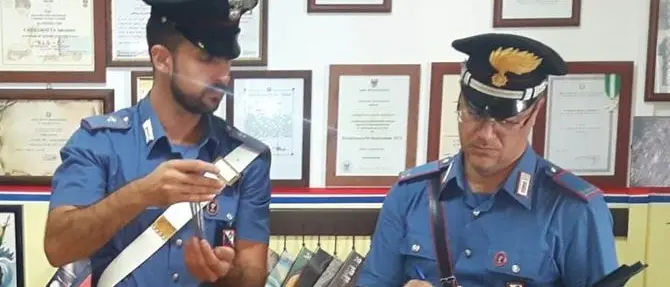 Si spaccia per poliziotto e inganna due donne, un arresto nel Reggino