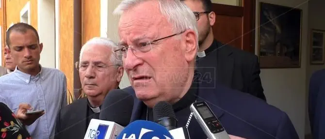 Il presidente della Cei a Lamezia: «Il lavoro stabile è un diritto di tutti»