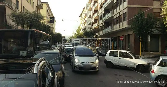 Cosenza, pedone investito. Traffico in tilt