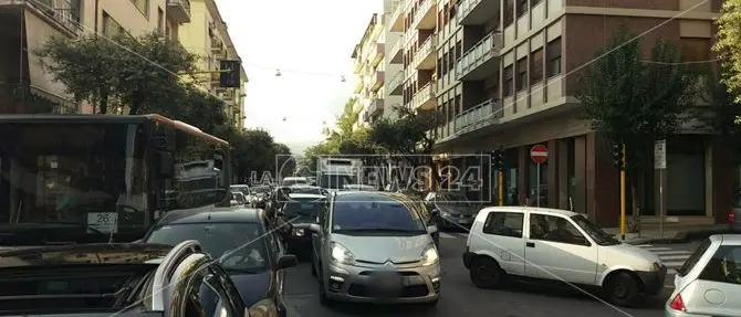 Cosenza, pedone investito. Traffico in tilt