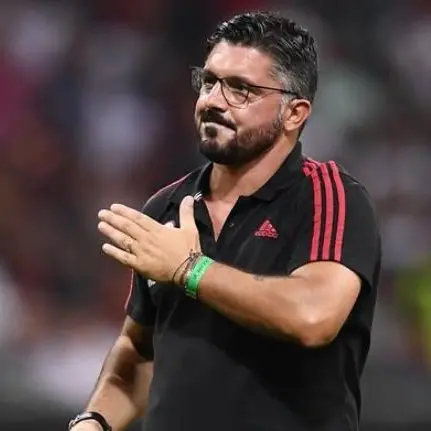 Il grande cuore di Rino Gattuso: libri in dono a una casa famiglia