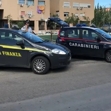 Ordigno bellico, armi e auto rubate rinvenute a Vibo