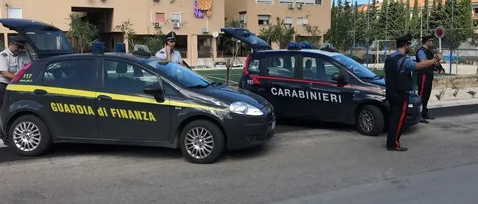 Ordigno bellico, armi e auto rubate rinvenute a Vibo