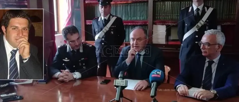 Entra in macelleria, prima chiede della carne e poi apre il fuoco: ricostruito l’omicidio Rosso