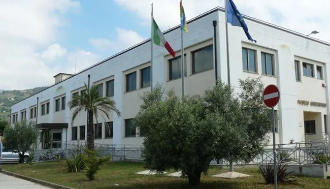 Lamezia, sindacati vanno dal Prefetto: «I commissari stanno paralizzando l’ente»