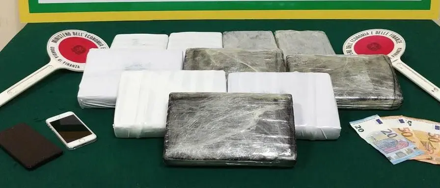 Trasportava 11 chili di cocaina, arrestato a Messina corriere della droga calabrese