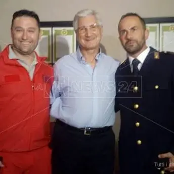 Colto da un infarto in mare e tratto in salvo, Francesco riabbraccia i suoi eroi