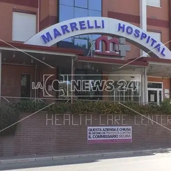Marrelli Hospital, crisi senza fine: nella partita senza vincitori perdono i malati