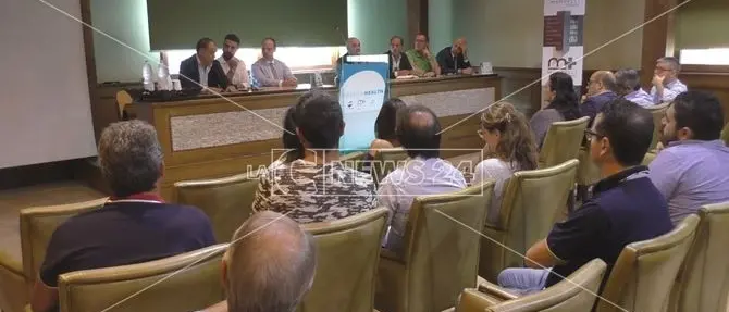 Marrelli Hospital, stop delle attività. I dipendenti: «Pronti a tutto»