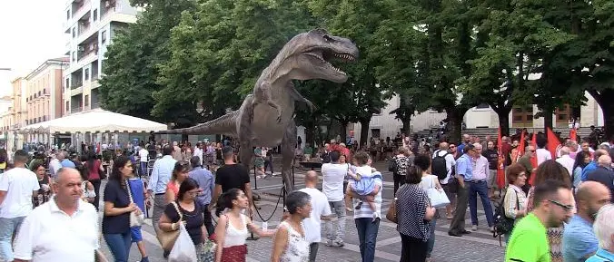 Morra attacca Occhiuto: «Costata 55 mila la mostra dei dinosauri»