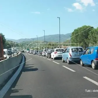 Autocisterna in fiamme sull'A2 tra Cosenza e Rende, traffico bloccato