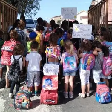 Scuole chiusa a Careri, i genitori protestano. L'appello di Criaco
