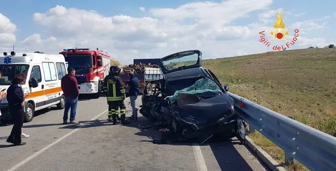 Catanzaro, scontro tra auto sulla statale 180 tra Cropani e Sersale