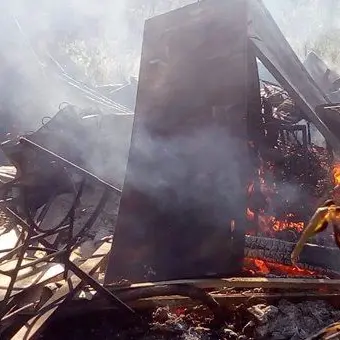 Incendio divampa a Catanzaro e distrugge magazzini