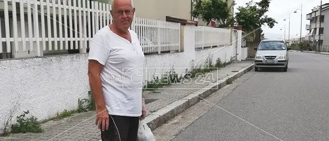 Dalla Svezia alla Calabria, Jan Erik ora pulisce le strade della sua nuova città