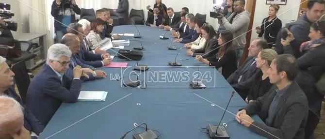 Marrelli Hospital, Scura non indietreggia. La clinica: «Dal commissario, completa chiusura»