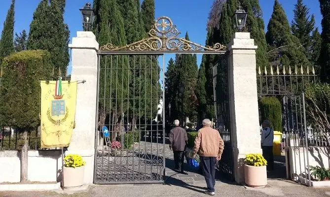 A Corigliano-Rossano “vietato” morire: cimiteri al collasso e sepolture a rischio