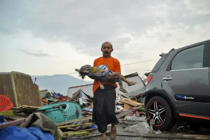 Il terremoto fa strage in Indonesia, più di 380 morti