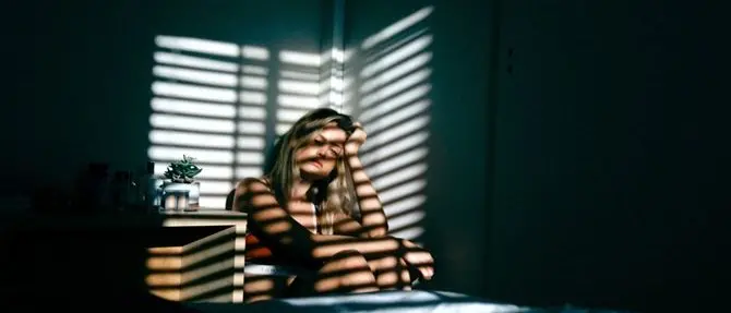 Istat, giovani invisibili: sempre più connessi, soli e solitari