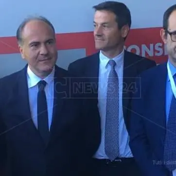 Il ministro Toninelli a Reggio: «L'Italia riparte se riparte il Sud e in particolare la Calabria»