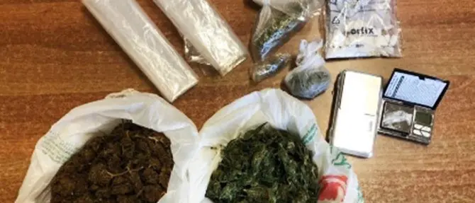 Segnalato con l’applicazione YouPol, ai domiciliari spacciatore di Vibo