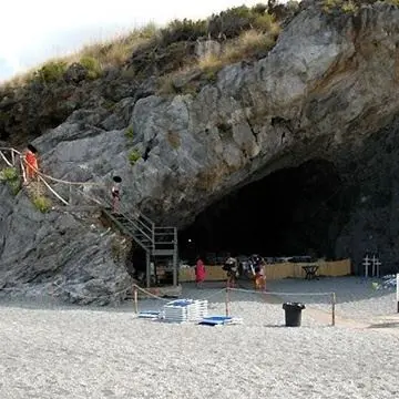 Arcomagno, ordinato lo sgombero della Grotta del Prete
