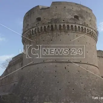 Crotone, atto vandalico alla biblioteca nel castello di Carlo V