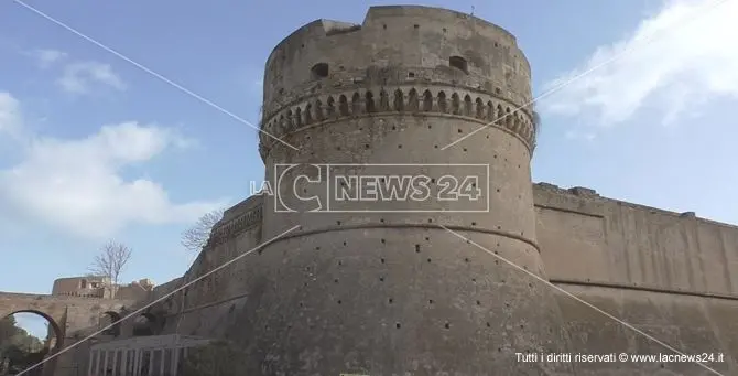 Crotone, atto vandalico alla biblioteca nel castello di Carlo V